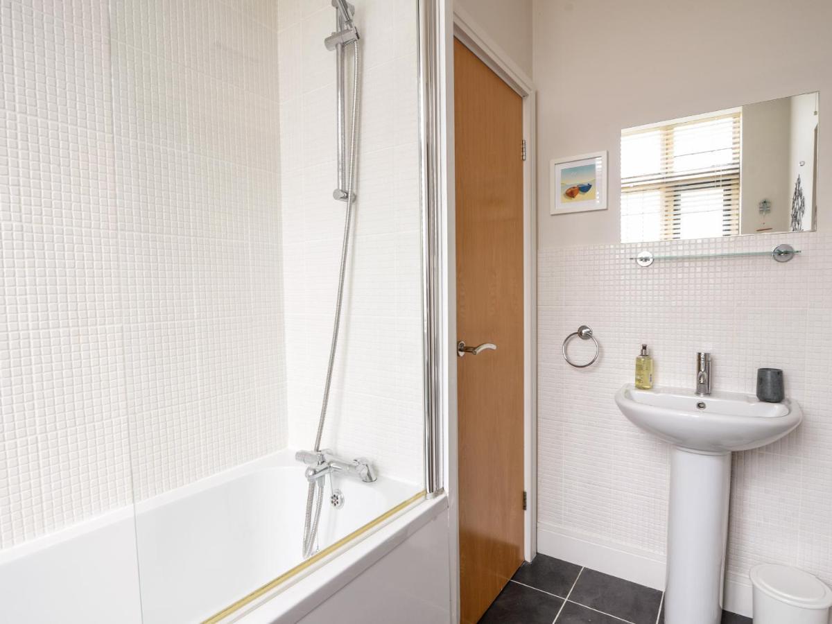 3 Coram Tower Apartment Lyme Regis Bagian luar foto